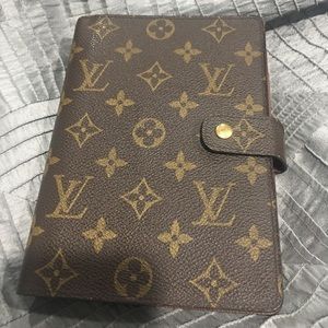 Louis Vuitton Medium Ring Agenda Cover